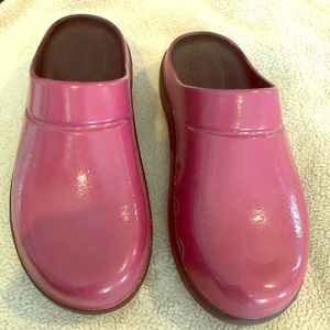 Oofos Clogs Size 7 W